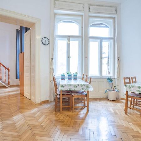 Cedar Inn Budapest - Palace District Ngoại thất bức ảnh