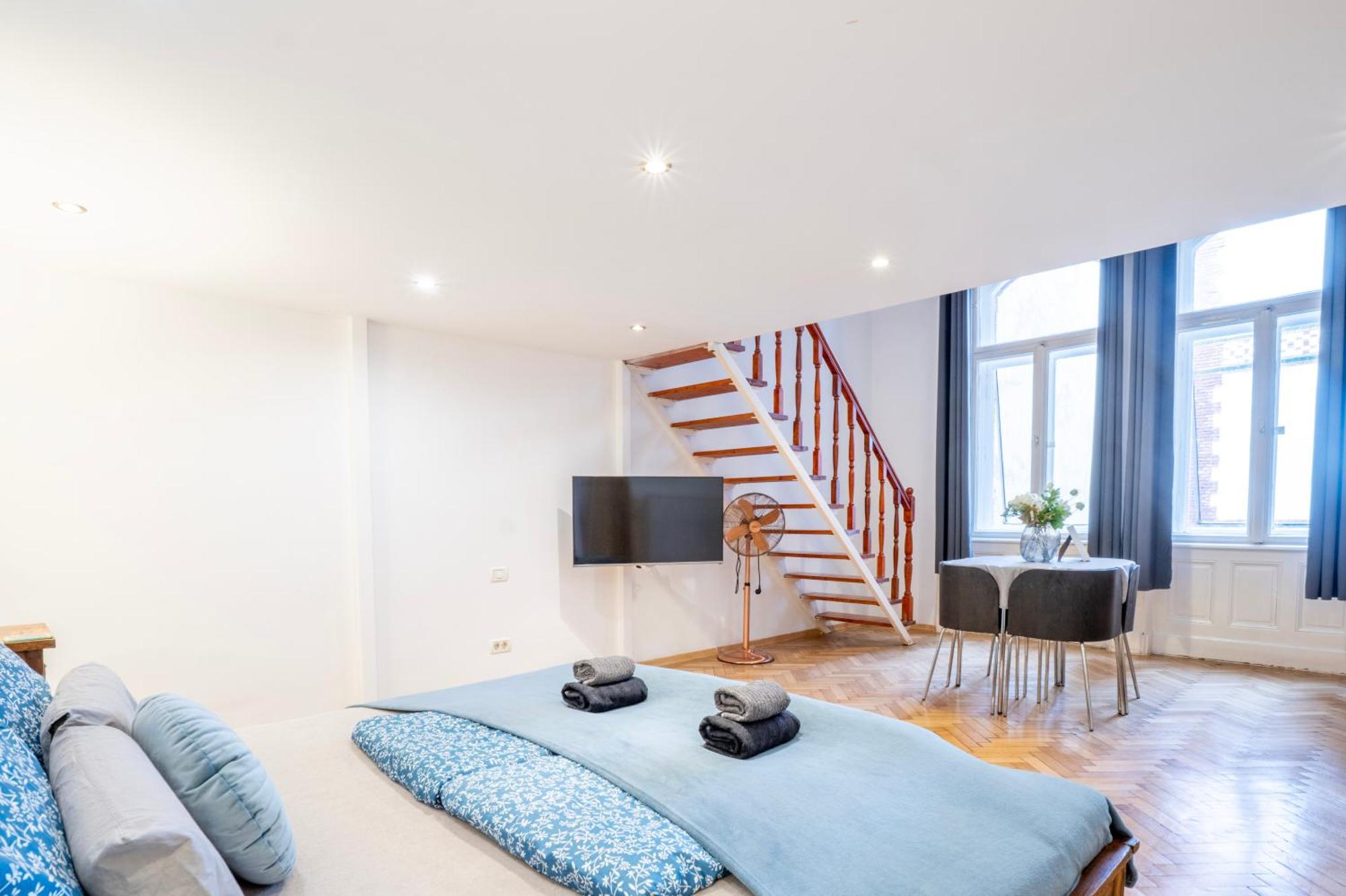 Cedar Inn Budapest - Palace District Ngoại thất bức ảnh