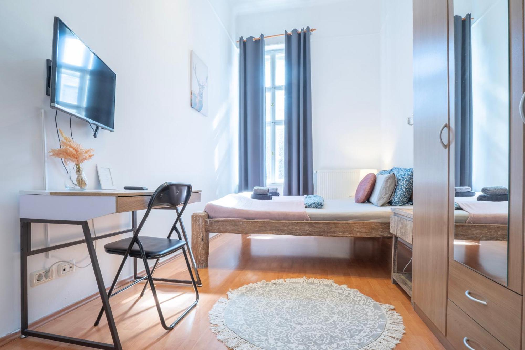 Cedar Inn Budapest - Palace District Ngoại thất bức ảnh