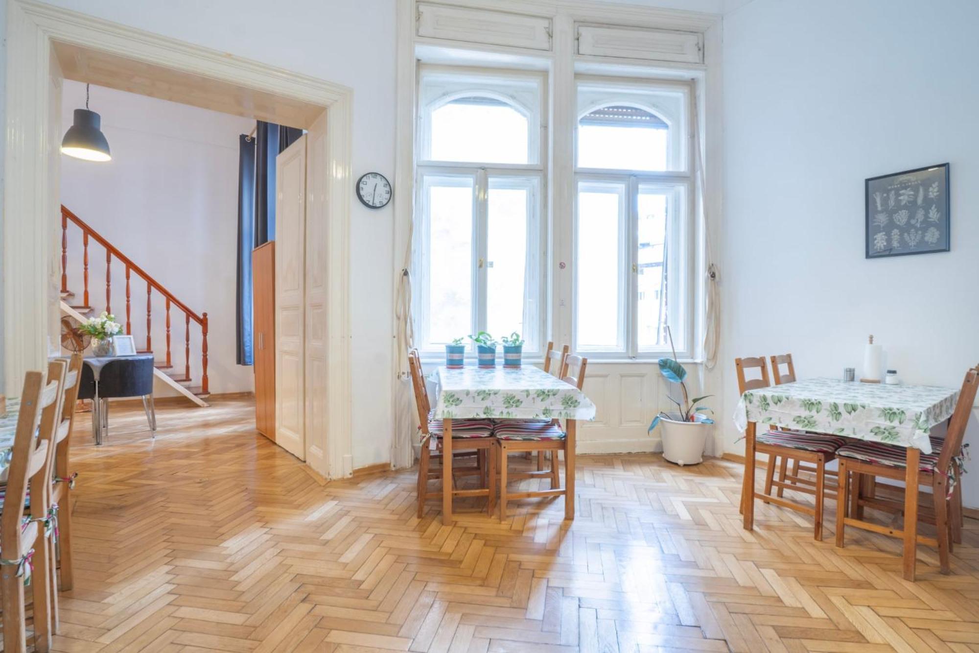Cedar Inn Budapest - Palace District Ngoại thất bức ảnh